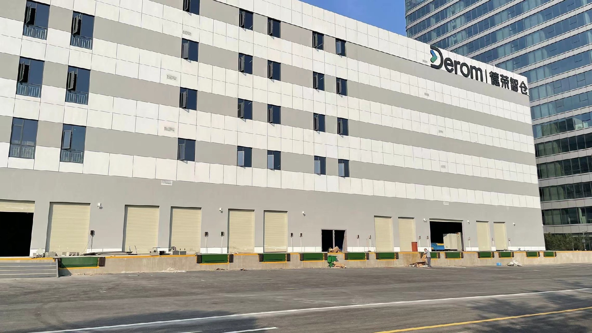 液压式高度调节板